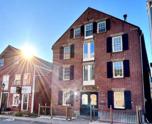 Queens Square House | Lovely two bedroom 5 minute walk from ocean