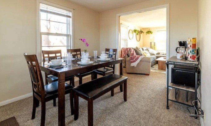 Racine House | Ideal Upper Unit Near Beach & Zoo, Rated 10/10 by Guests