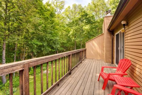 Lincoln Apartment | Inviting White Mountains Condo: Hike, Ski & Relax Today!
