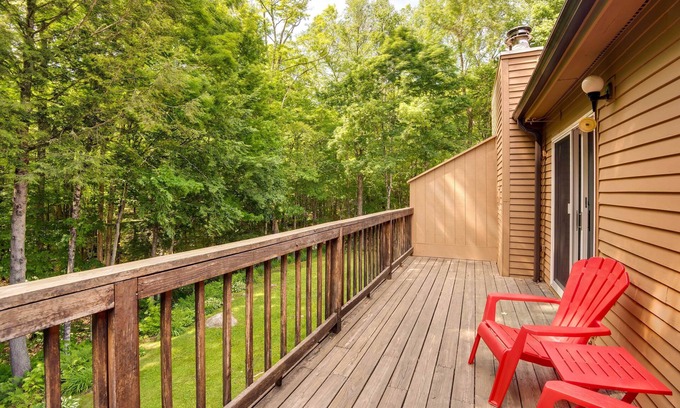 Lincoln Condo | Scenic Mountain Condo: Hike, Ski & Enjoy Top Amenities!