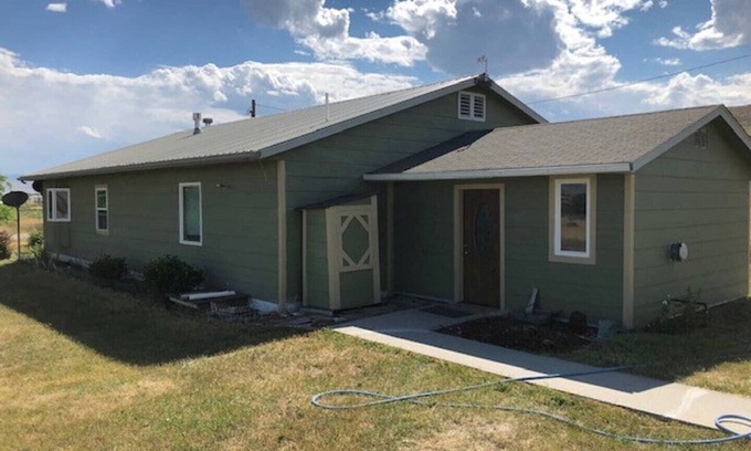 Dillon House | Experience Montana at Lover's Leap Lodging with Great Amenities
