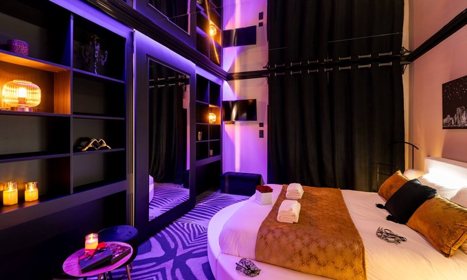Vannes Apartment | Romantic Getaway at Loveroom Le Côté Secret with Sauna