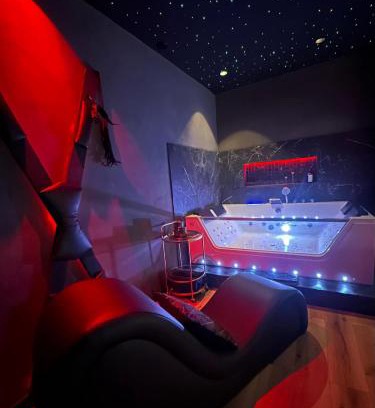Bourg-Saint-Christophe Apartment | Relaxing LoveroomXspa with Inviting Spa Amenities