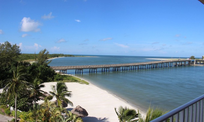 Fort Myers Beach Hotel | Beachfront Retreat at Lovers Key Beach Club Rentals