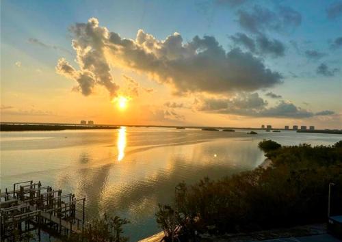 Fort Myers Beach Apartment | Bay View Suite at Lovers Key Resort - Top Guest Rated Stay
