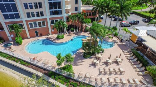 Fort Myers Beach Resort | Relax at Lovers Key Resort with Pool and Hot Tub Access