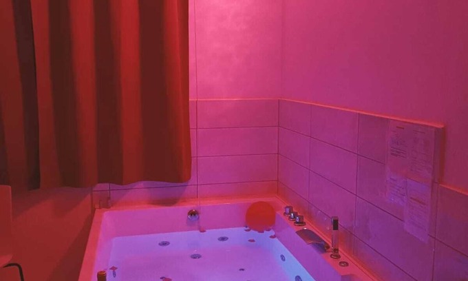 Tuscolano Apartment | Intimate Lovers' Nest: Romantic Spa Retreat in Rome