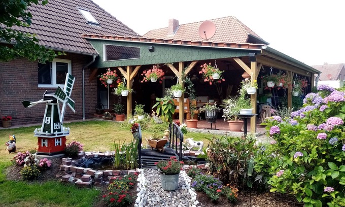 Friedeburg Apartment | Cozy Apartment Welcoming All Ages with Spa & Hot Tub