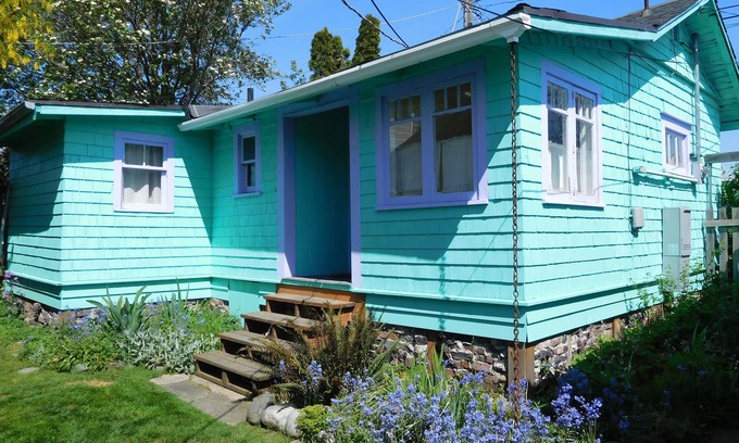 Fairmount Park Cottage | Updated Detached Cottage in Walkable West Seattle - Guest Rated 9.8