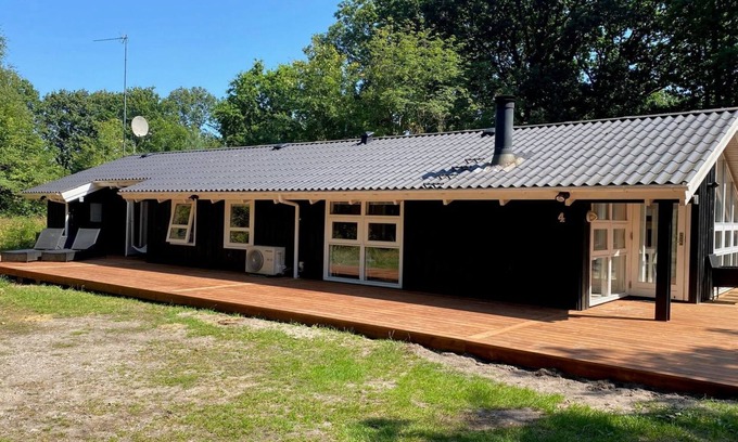 Læsø House | Relax at Lovis - Oceanfront Retreat with Pool & Spa Access