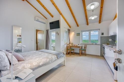 Kringa Apartment | Discover Studio LOVOR in Central Istria's Green Countryside