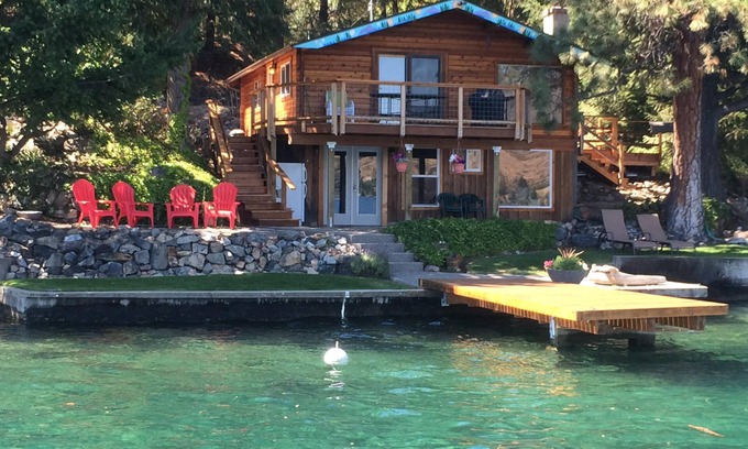 Chelan Cabin | Idyllic Waterfront Cabin on Lake Chelan with Pool & Spa