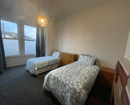South Dunedin House | Budget-Friendly Stay with Family Amenities and Kitchen