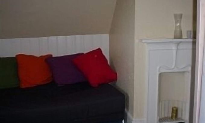 Caterham Apartment | Budget-Friendly Getaway: Explore Beautiful Surrey & London