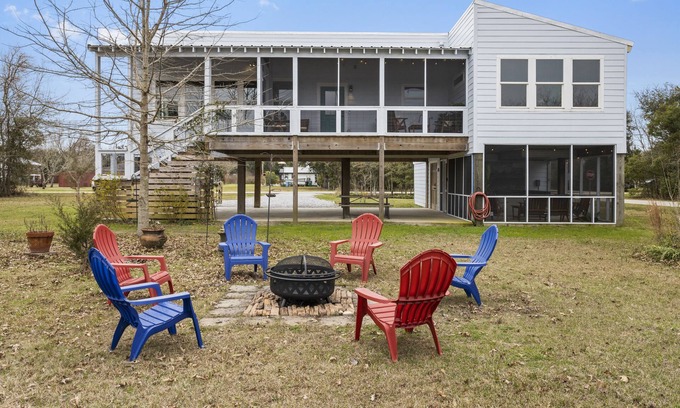 Waveland House | Beachside Retreat: 10/10 Rated with Hot Tub & Fire Pit