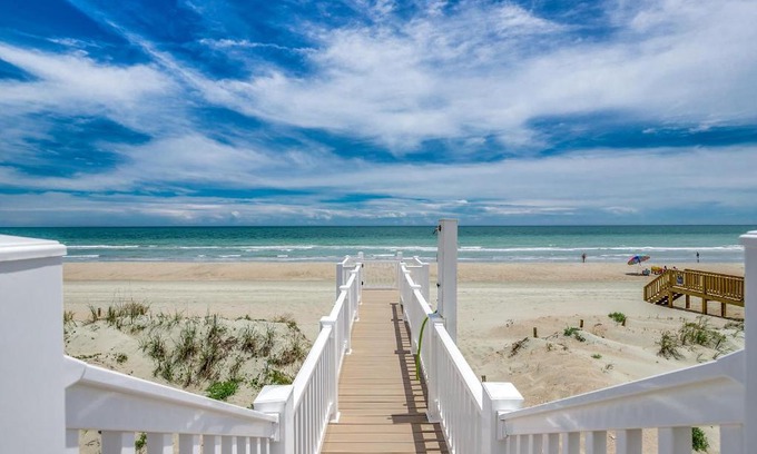 Long Bay Estates Apartment | Cozy Low Tide Too: Perfect for Family Getaways by the Beach