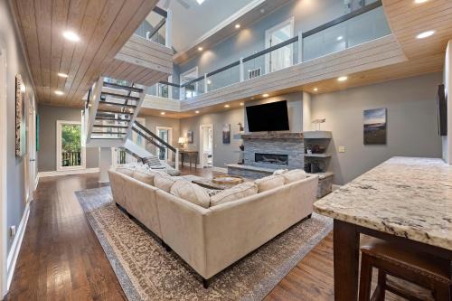 West Beach House | Family-Friendly Getaway at 374 Low Oak Woods Hotel