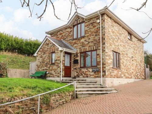 Polruan House | Pet-Friendly Haven: Lowarth Chi, 4-Star & Guest Rated 10/10