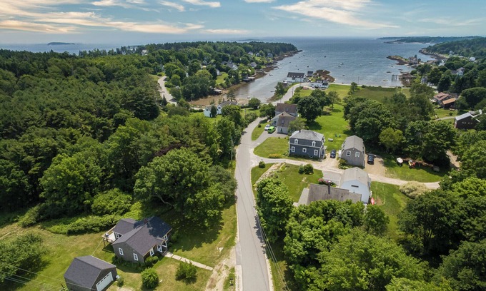 Orrs Island Cottage | Cozy Lowell's Cove Cottage: 2BR with Oceanfront Views