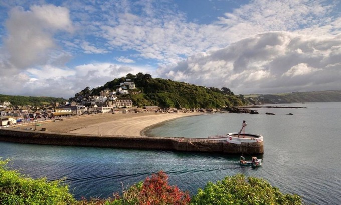 West Looe Cottage | Pet-Friendly Lowena Cottage with Oceanfront Views