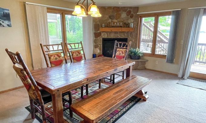 Tomahawk House | Guest Rated 10/10: Lake View Lodge at Hickey Ave