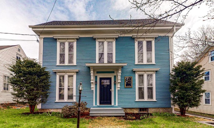 Bucksport House | Family-Friendly Lower Corbel House with Great Reviews