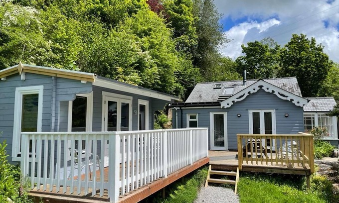 Bodmin Ski Chalet | Relax at Lower Hill Cottage with a Swedish Hot Tub