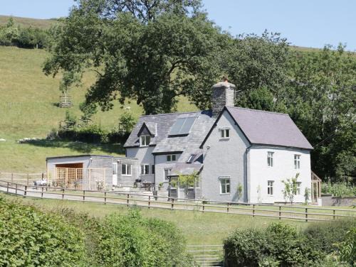 Hopton Castle House | Pet-Friendly Retreat at Lower Hodre - Rated 9/10 by Guests