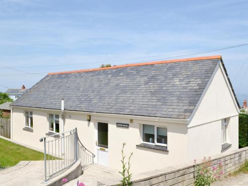 Port Isaac House | Discover Lower Moon: Family-Friendly 4-Star Retreat
