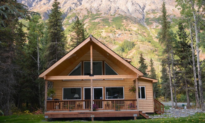 Moose Pass Cabin | Idyllic Lower Paradise Log Cabin - Family-Friendly Retreat