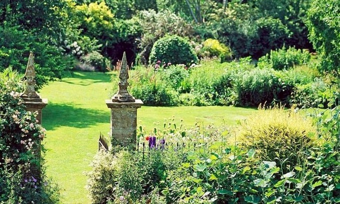 Crewkerne Bed & Breakfast | Top-Rated Lower Severalls Farmhouse with Family-Friendly Perks