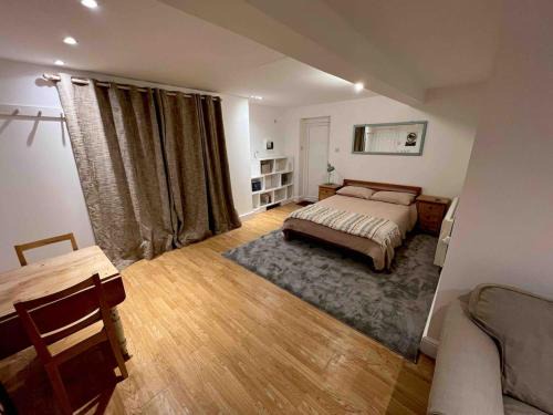 Stondon Apartment | Lower Stondon Studio
