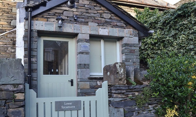Ambleside Cottage | Inviting 1 Bedroom Retreat in Ambleside with Breakfast