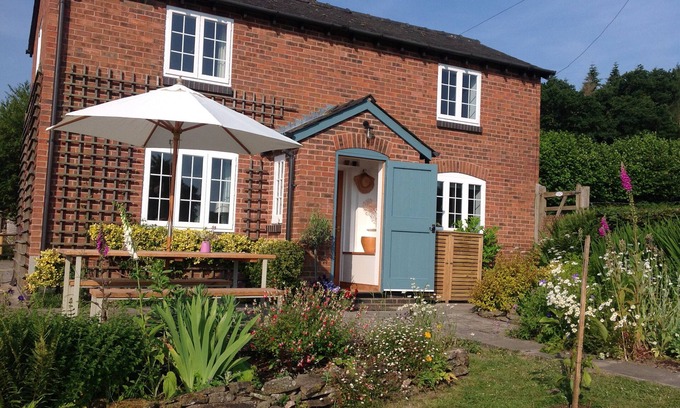 Aymestrey Cottage | Family-Friendly Lower Woodend Cottage in Bircher Common