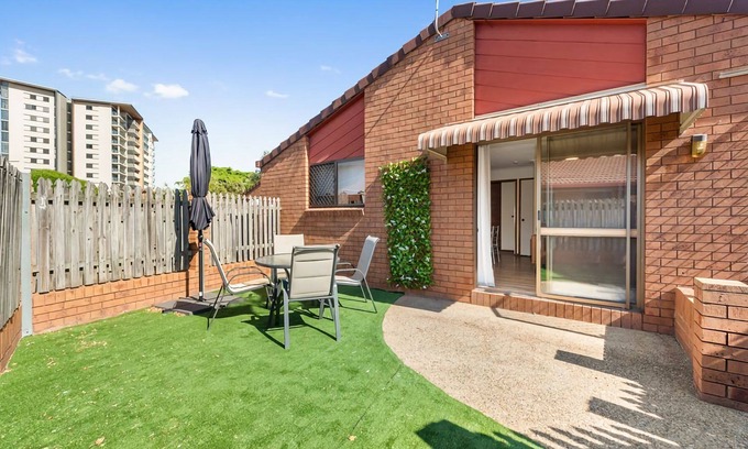 Redcliffe Apartment | Pet-Friendly Ocean View at Lowset Sutton, Redcliffe