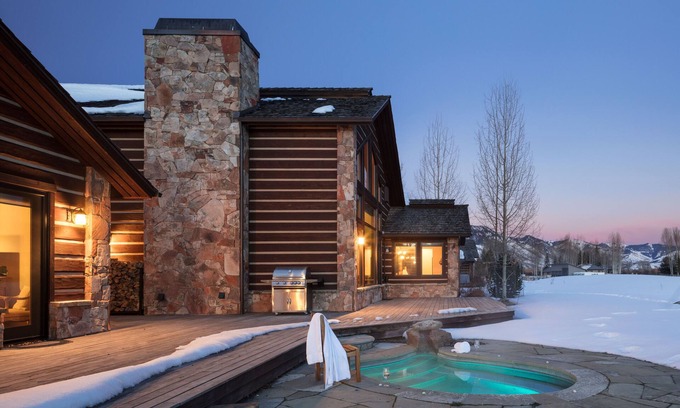 South Park House | Nature Retreat with Breathtaking Views and Top Amenities