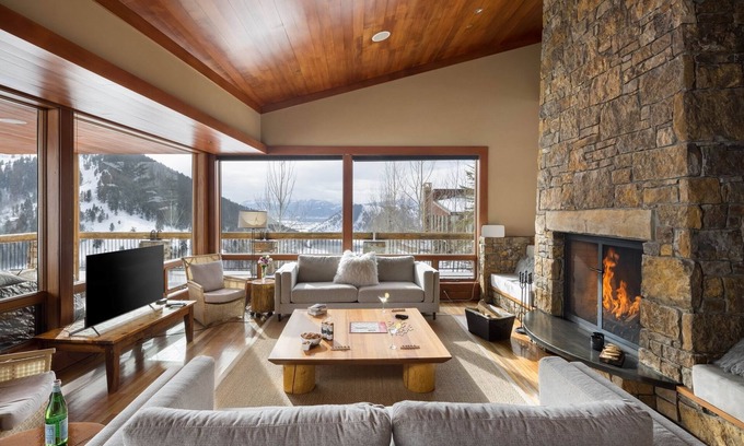 Spring Creek Ranch House | Unbeatable Views and Spa Amenities Await Your Stay