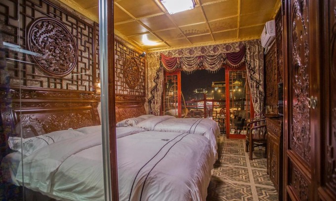 Fenghuang House | Pet-Friendly LQJ Riverside Guest House with Breakfast Included
