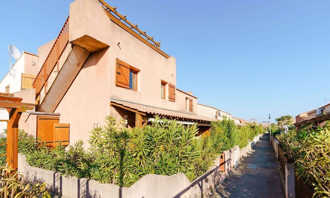 Les Ayguades House | Spacious 5-Room Villa with Rooftop Sun Terrace & Ocean View