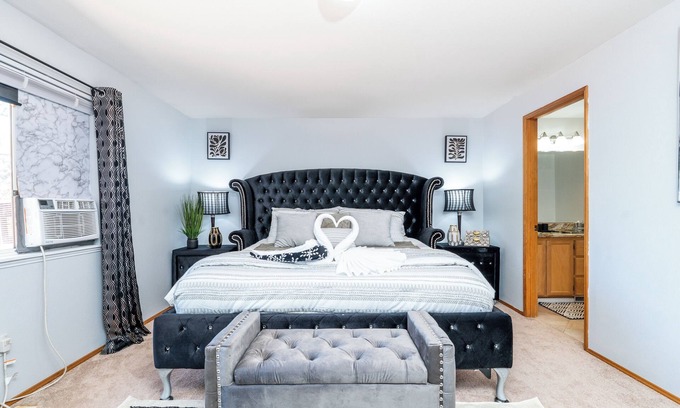 West Lake Stevens House | Inviting Villa with Hot Tub and Private Pool Retreat