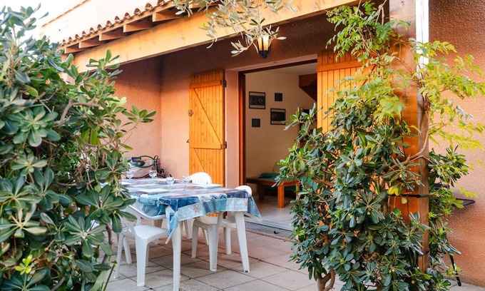 Les Ayguades House | Discover LS72: 3-Room Retreat with Pool & Ocean View