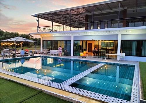Khanong Phra Villa | Relaxing Family Retreat at Lsarl Pool Villa อิฏฐ์สรี