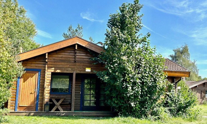 Hayingen House | Cozy Holzblockhaus in Ferienpark Lauterdörfle Awaits You