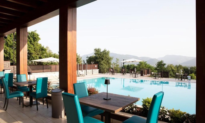 Pofi Hotel | Experience the LUAL Bleisure Hotel with Oceanfront Amenities