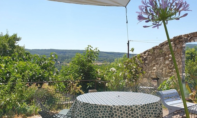 Saint-Martin-de-Castillon House | Explore Luberon: Family-Friendly Retreat with Spa & Breakfast