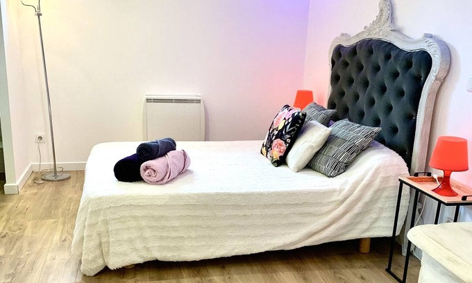 Le Puy-Sainte-Reparade Apartment | Tranquil Luberon Apartment Near Aix-en-Provence