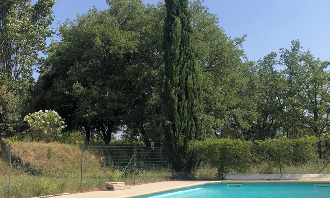 Menerbes House | Charming Luberon Maisonnette with Scenic Views for Families