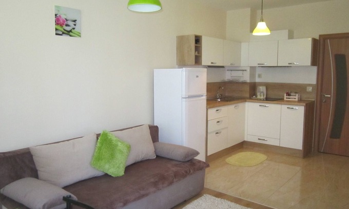 Pomorie Apartment | Cozy LUBO Apartment in Pomorie with Pool & Breakfast