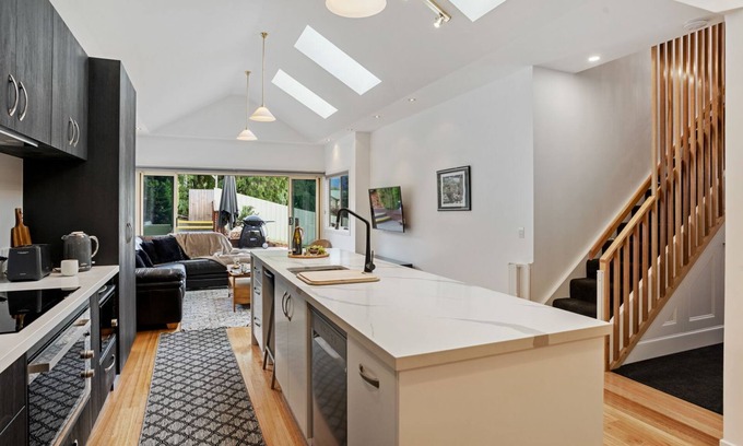 Kingston House | Experience Lucas Street: Contemporary Georgian Home with Ocean View