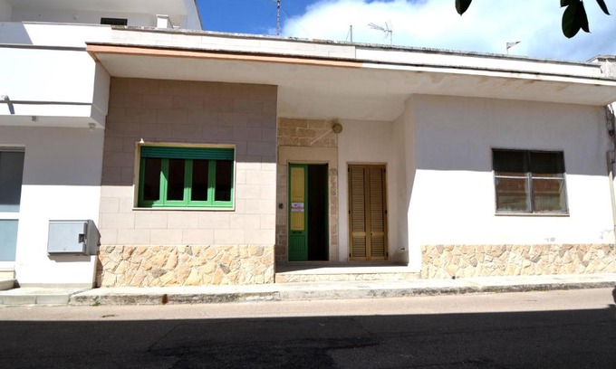 Roca Vecchia House | Comfortable Luce Holiday Home for Families and Pets